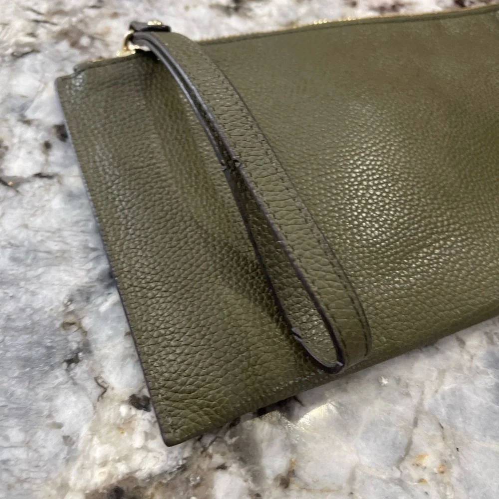 Michael Kors Wristlet woman’s
